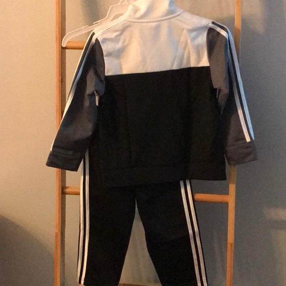 Adidas track jacket & bottom set size 24 months TOTAL OF 3 SETS (3 TOPS 3 PANTS) - Picture 7 of 16